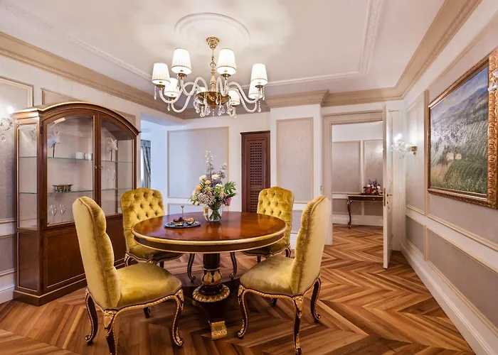 Flueela - The Unbound Collection By Hyatt Davos