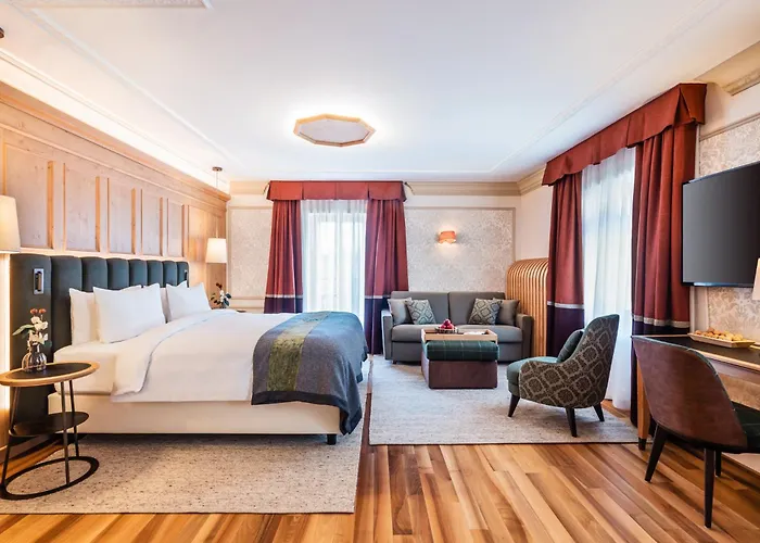 Flueela - The Unbound Collection By Hyatt