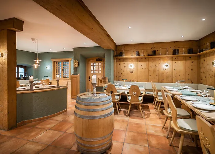 Flueela - The Unbound Collection By Hyatt Davos