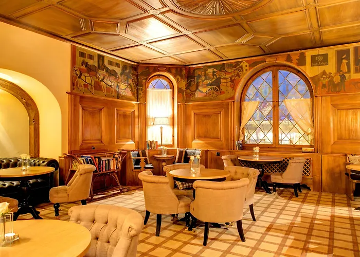 Flueela - The Unbound Collection By Hyatt Davos